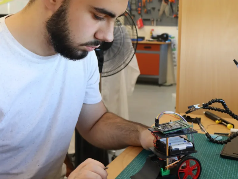 Vous serez accompagné par :